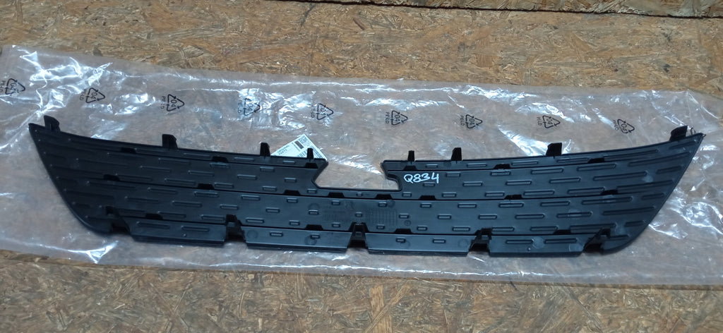 PEUGEOT 2008 P24 19- ATRAPA ZAŚLEPKA GRILL ZDERZAKA PRZEDNIEGO 9833167980