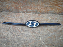 Załaduj zdjęcie do przeglądarki galerii, HYUNDAI I10 II 2 16- LIFT ATRAPA GRILL EMBLEMAT ZDERZAKA PRZÓD 86351-B9500