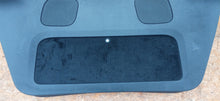 Laden Sie das Bild in den Galerie-Viewer, TESLA MODEL Y 20- HECKKLAPPENVERKLEIDUNG HINTEN LAUTSPRECHER 1536684-00-C