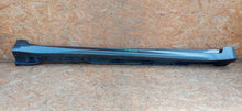 Laden Sie das Bild in den Galerie-Viewer, TOYOTA AVENSIS T29 15- PRÓG NAKŁADKA PROGU LISTWA PROGOWA PRAWA 75851-05050