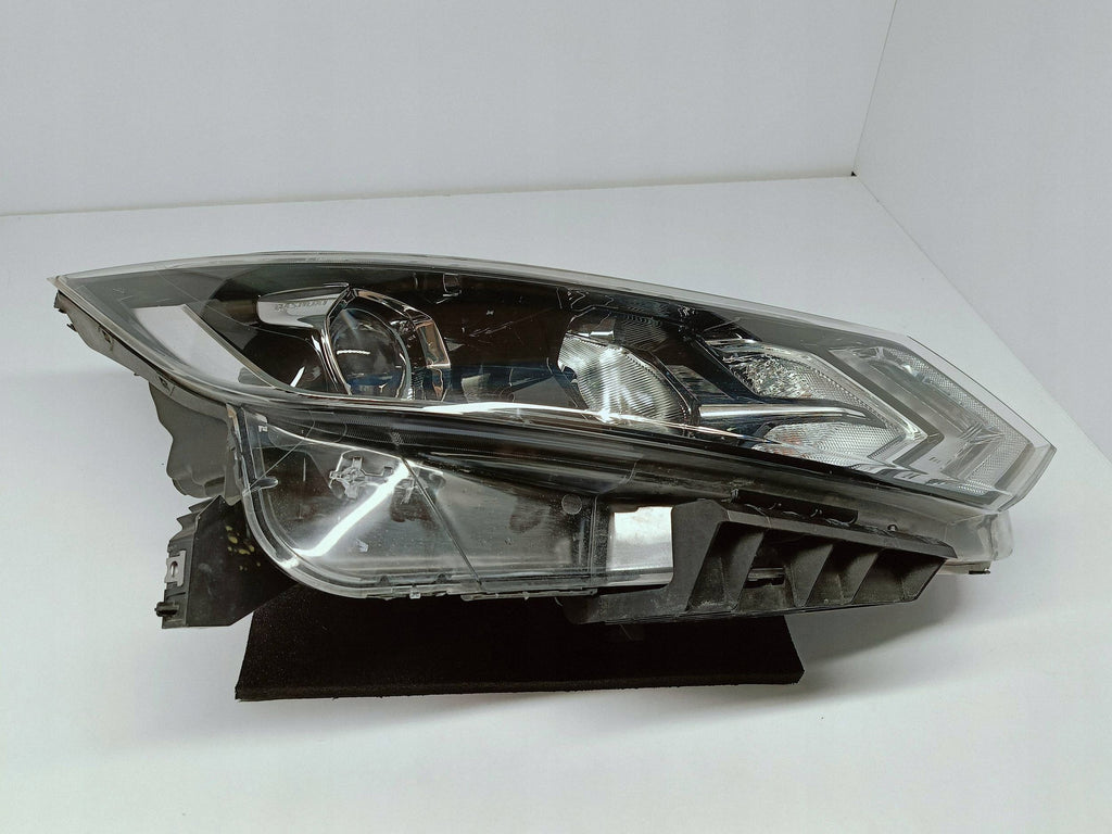 Nissan Qashqai II J11 LIFT 17- LAMPA PRAWA PRZÓD H11 SOCZEWKA+LED 100-19009