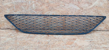 Laden Sie das Bild in den Galerie-Viewer, SEAT IBIZA IV 08- GRILL MITTELTEIL STOSSFÄNGER VORNE 6J0853667
