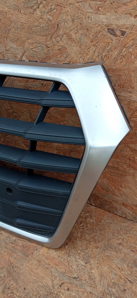 AUDI Q5 II 16- ATRAPA KRATKA ŚRODKOWA GRILL ZDERZAKA PRZÓD 2XPDC 80A853651