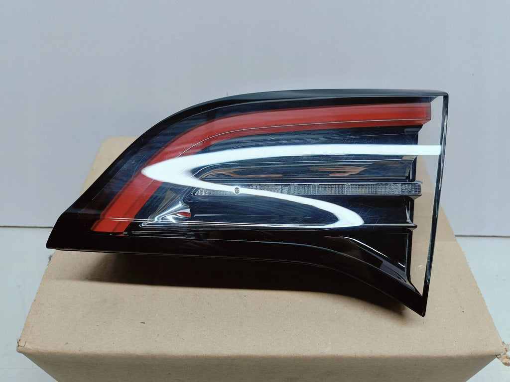 TESLA 3 LIFT Y 20- LAMPA KLAPY BAGAŻNIKA PRAWY TYŁ LED NOWA 3 1502089-00-B