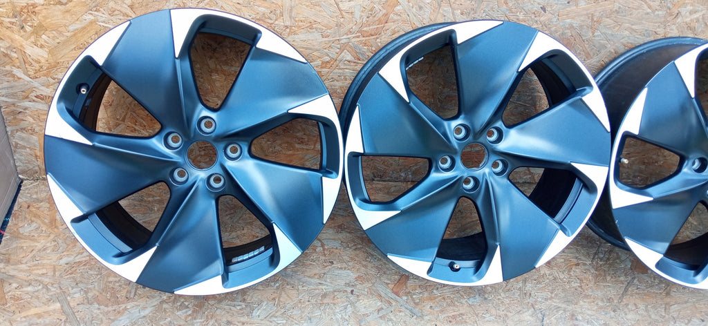 FELGEN 19 ZOLL SEAT CUPRA BORN 21- 7.5JX19 ET50 10E601025J