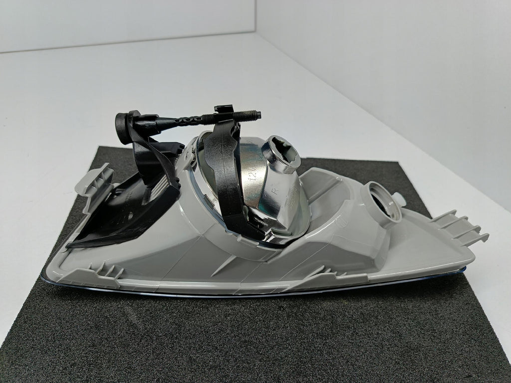 SKODA OCTAVIA II FL 08- HALOGEN LAMPA PRAWY PRZÓD H8/P21W TYC 19-0829-01-2