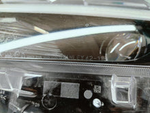 Załaduj zdjęcie do przeglądarki galerii, TOYOTA RAV4 V LIFT 22- LAMPA LEWA PRZÓD PRZEDNIA FULL LED EU 81185-42G10