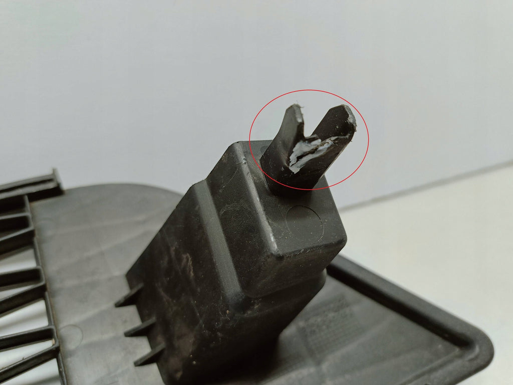 Seat Toledo IV 4 12- KRATKA ŚRODKOWA DOLNA ATRAPA ZDERZAKA PRZÓD 6JA853677