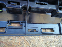 Laden Sie das Bild in den Galerie-Viewer, SKODA ENYAQ 21-MITTLERER GRILL STOSSFÄNGER VORNE KAMERA 5LA853653