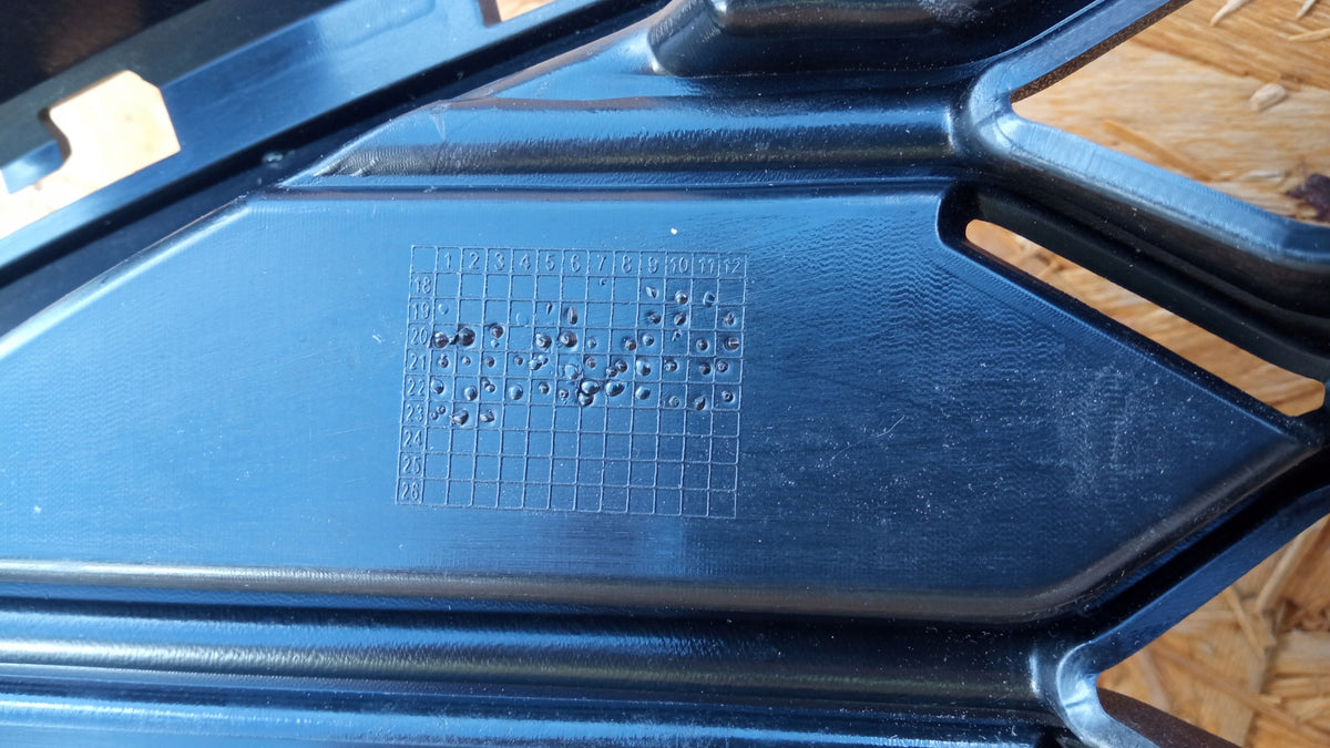 Ford Kuga MK3 ST-Line Kühlergrill Grill Gitter Mittlere — Foto 8 von 9