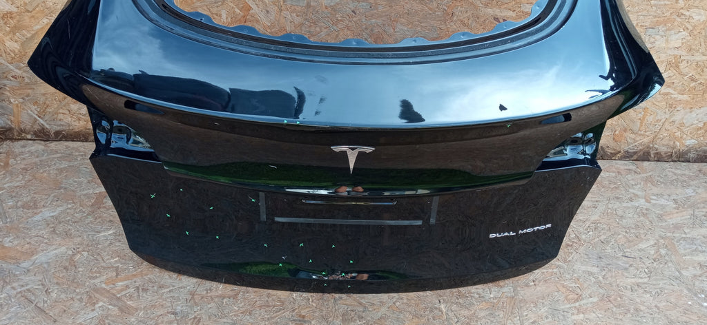 TESLA MODEL Y 20- KLAPA BAGAŻNIKA TYŁ TYLNA