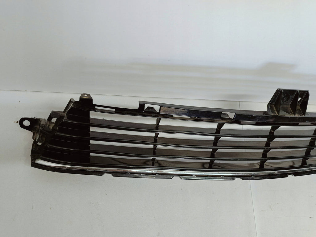 Toyota Auris II LIFT 15- KRATKA ŚRODKOWA ATRAPA ZDERZAKA PRZÓD 5311202670