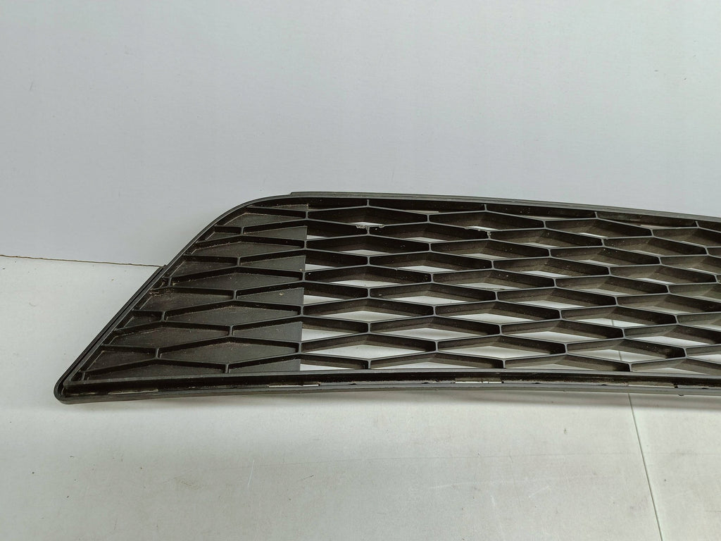 Seat Toledo IV 4 12- KRATKA ŚRODKOWA DOLNA ATRAPA ZDERZAKA PRZÓD 6JA853677