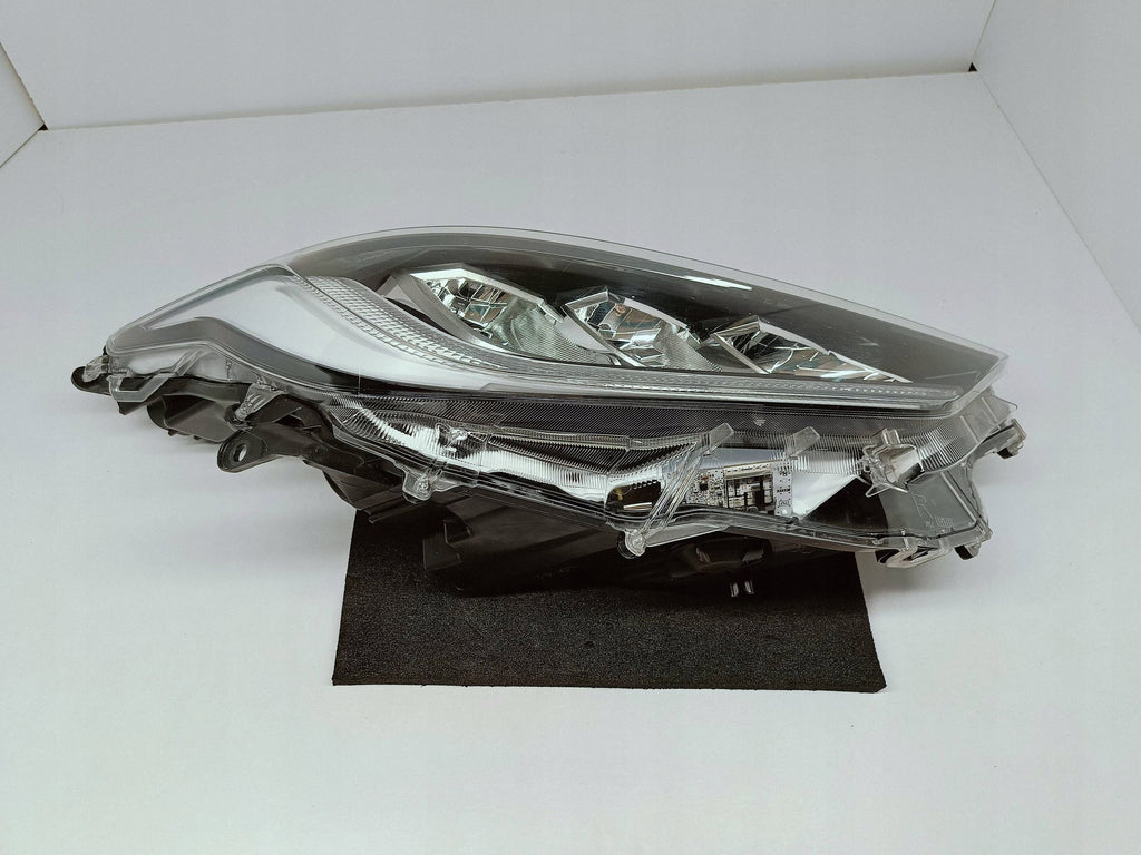 Toyota Yaris IV 4 XP21 19- LAMPA PRAWA PRZÓD PRZEDNIA FULL LED KOITO K0-8