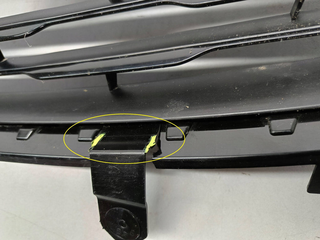 Opel Grandland X 17- GRILL BLENDE STOSSSTANGE VORNE UNTER KAMERA YP00023977