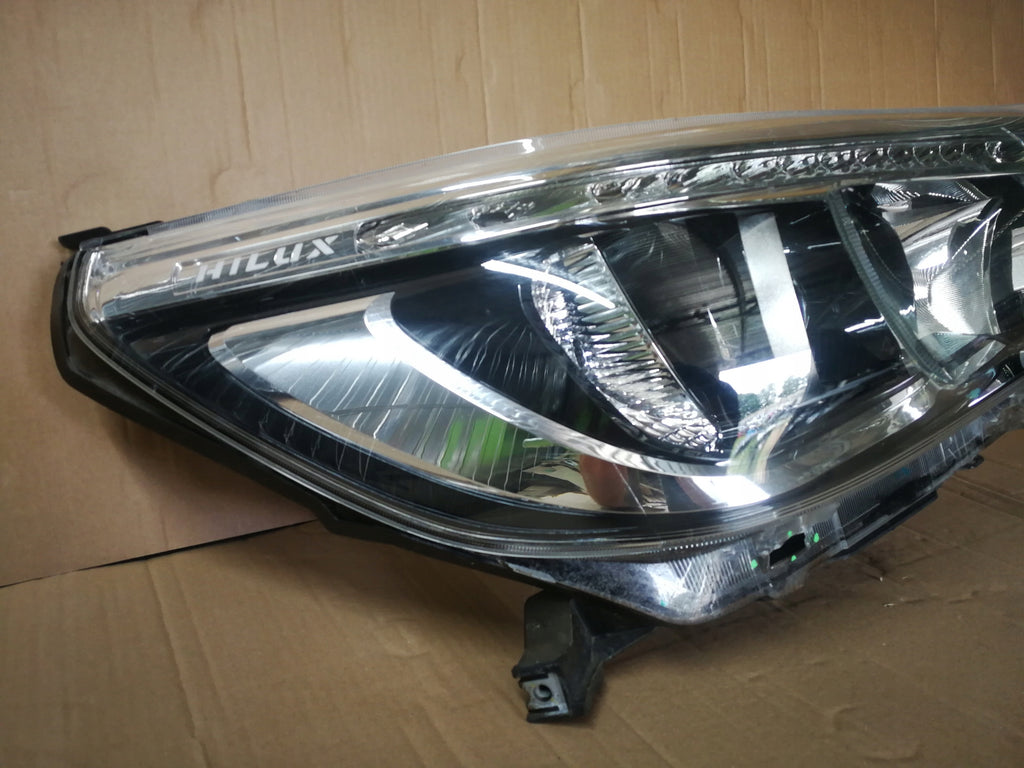 TOYOTA HILUX VIII 8 15- LAMPA REFLEKTOR PRAWY PRZÓD LED KOITO 0K-56