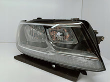 Laden Sie das Bild in den Galerie-Viewer, VOLKSWAGEN TIGUAN II 16- LAMPA PRAWA PRZÓD PRZEDNIA ZWYKŁA H7 5NB941006B