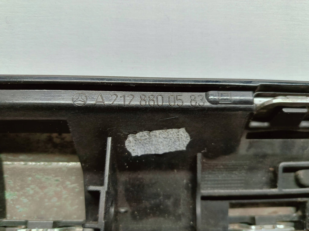 Mercedes-Benz E W212 09- ATRAPA GRILL ZDERZAKA PRZEDNIEGO A2128800583