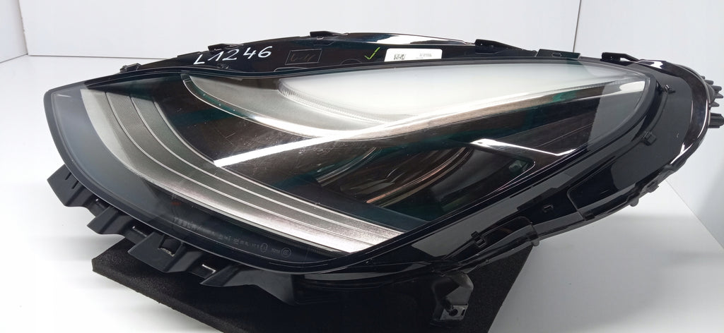 TESLA MODEL 3 III 17- LAMPA LEWA PRZÓD PRZEDNIA FULL LED 1077375-00-C