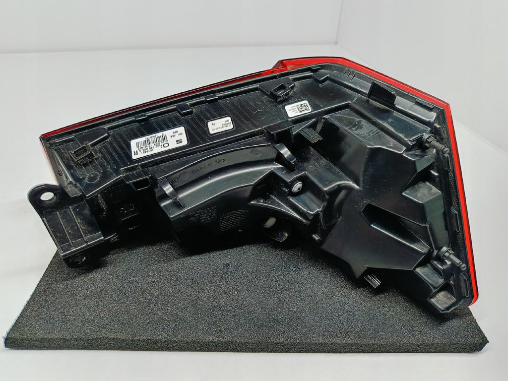 CUPRA BORN 10E 21- LAMPA REFLEKTOR ŚWIATŁO PRAWY TYŁ LED 10E945096A