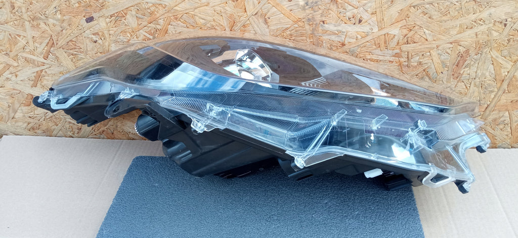 TOYOTA YARIS IV 4 19- LAMPA REFLEKTOR PRAWY PRZÓD SOCZEWKA KOITO K0-6 EU