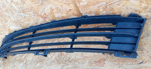 Laden Sie das Bild in den Galerie-Viewer, MAZDA 6 II GH 08- KÜHLERGRILL STOßSTANGE MITTE GS1D-501T1
