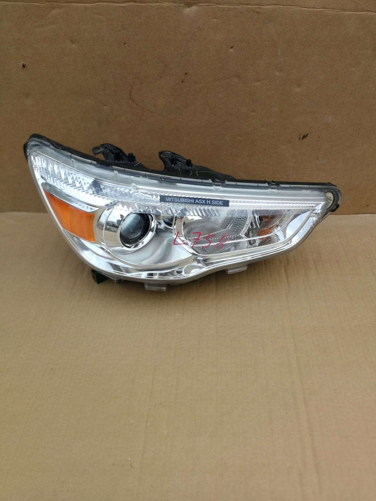 Mitsubishi Asx 10- Lampa Reflektor Prawy Przód Soczewka EU — zdjęcie 1 z 13
