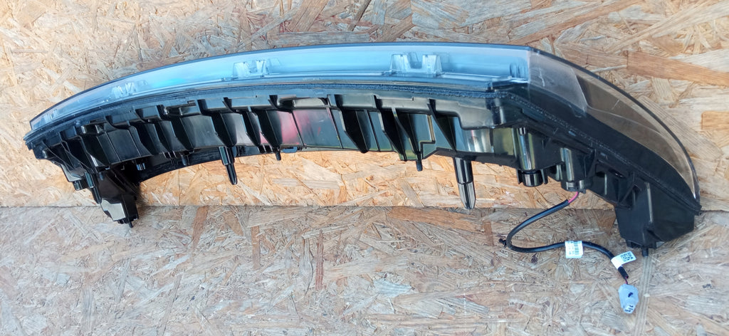 BYD DOLPHIN ELEKTRYK 23- LAMPA ŚRODKOWA ATRAPA PRZÓD EM2E-4102300A