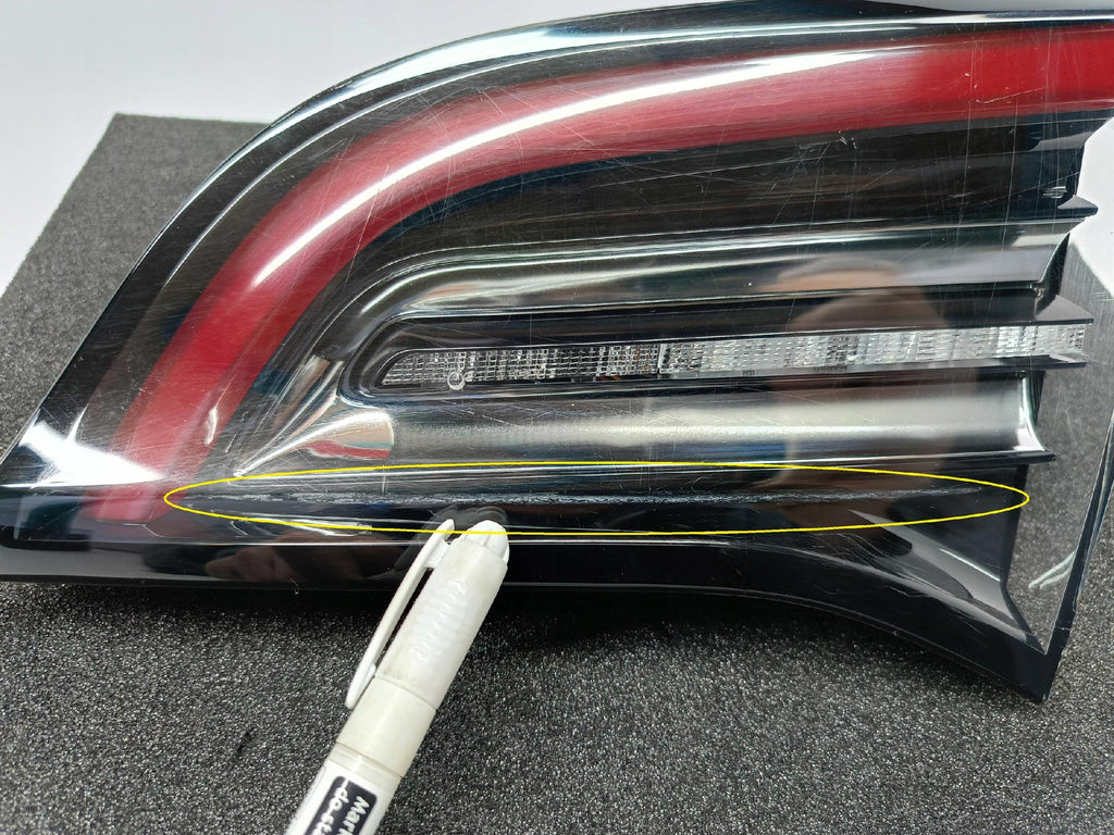 TESLA 3 III LIFT Y MY 20- LAMPA KLAPY BAGAŻNIKA PRAWY TYŁ LED 1502089-00-B