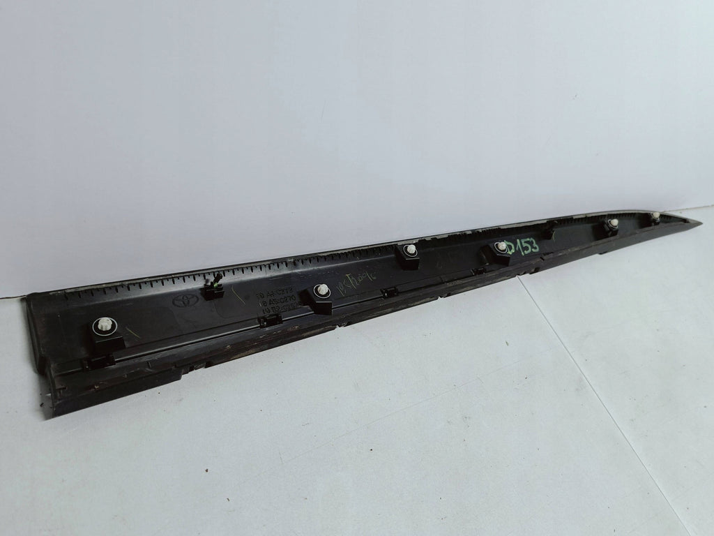 Toyota Aygo X 21- LISTWA NAKŁADKA DRZWI LEWA PRZÓD PRZEDNIA 75072-YP010