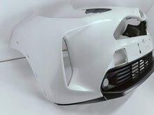 Laden Sie das Bild in den Galerie-Viewer, Toyota Yaris Cross 20- STOSSSTANGE VORNE 52119-0DC20