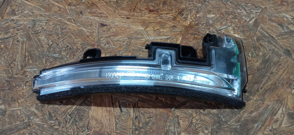 RANGE ROVER EVOQUE 12- KIERUNKOWSKAZ LUSTERKA PRAWY NOWY LR027945