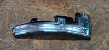 Laden Sie das Bild in den Galerie-Viewer, RANGE ROVER EVOQUE 12- BLINKER SPIEGEL RECHTS NEU LR027945