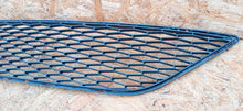 Laden Sie das Bild in den Galerie-Viewer, SEAT IBIZA IV 08- GRILL MITTELTEIL STOSSFÄNGER VORNE 6J0853667