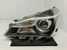 Laden Sie das Bild in den Galerie-Viewer, TOYOTA YARIS III LIFT 14- SCHEINWERFER LINKS VORNE KOITO OD-160