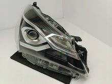 Laden Sie das Bild in den Galerie-Viewer, TOYOTA YARIS III FACELIFT 17- SCHEINWERFER RECHTS VORNE KOITO OD-197
