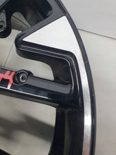 Załaduj zdjęcie do przeglądarki galerii, Opel Corsa F FELGA ALUMINIOWA 17 CALI 7''x17'' ET32 4x108 OE 9833892680