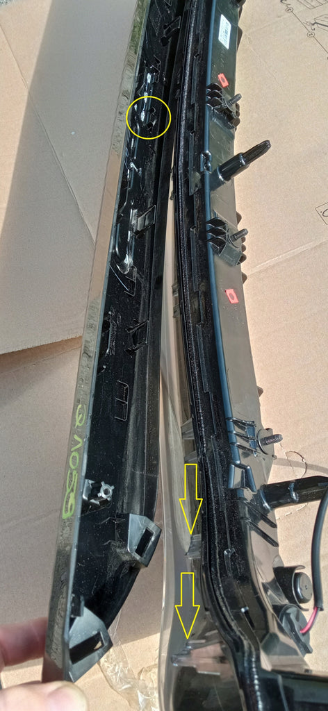 BYD DOLPHIN ELEKTRYK 23- LAMPA ŚRODKOWA ATRAPA PRZÓD EM2E-4102300A