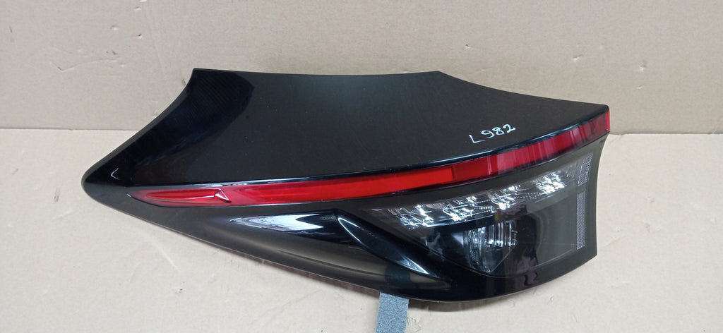 TOYOTA YARIS CROSS 20- RÜCKLEUCHTE LINKS HINTEN LED 81560-0DE20 0D-319