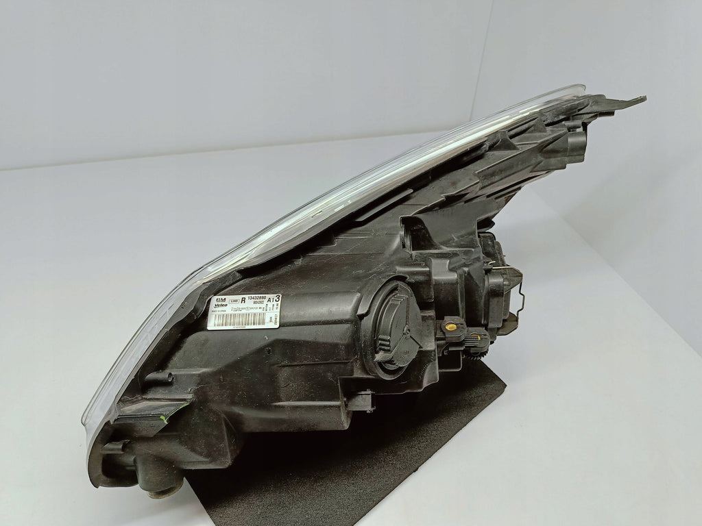 Opel Corsa D LIFT 11- LAMPA PRAWA PRZÓD PRZEDNIA ZWYKŁA EU 13432890