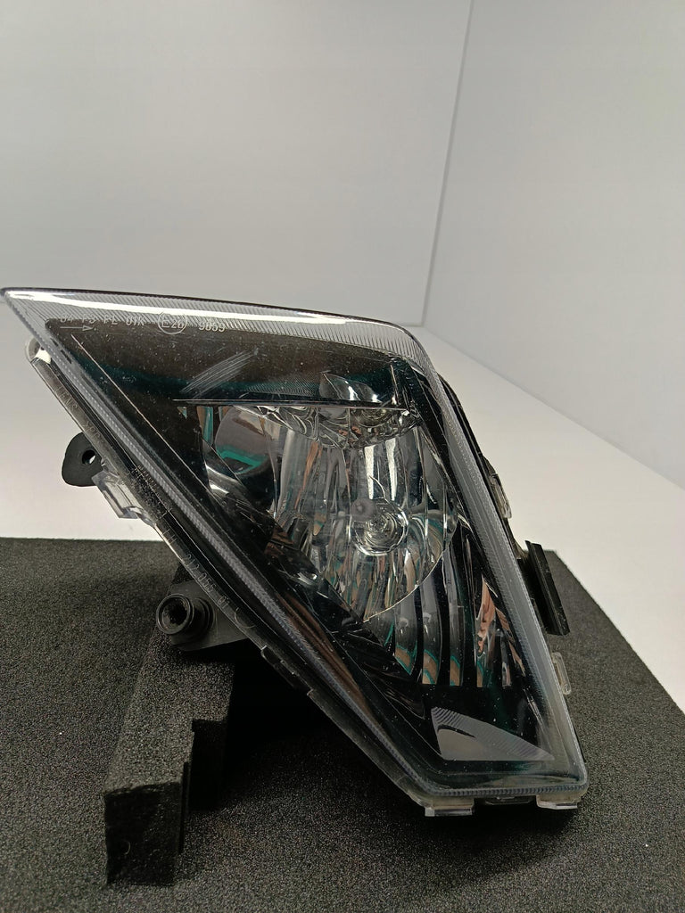 SEAT IBIZA V 5 6F 17- HALOGEN LAMPA PRZECIWMGIELNA LEWY PRZÓD H8 6F0941701A