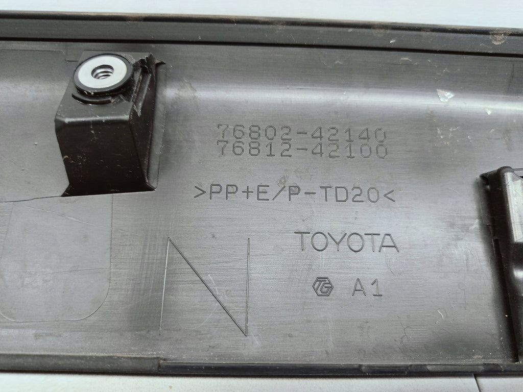 Toyota RAV4 V 5 19- LISTWA NAKŁADKA BLENDA KLAPY BAGAŻNIKA 76802-42140