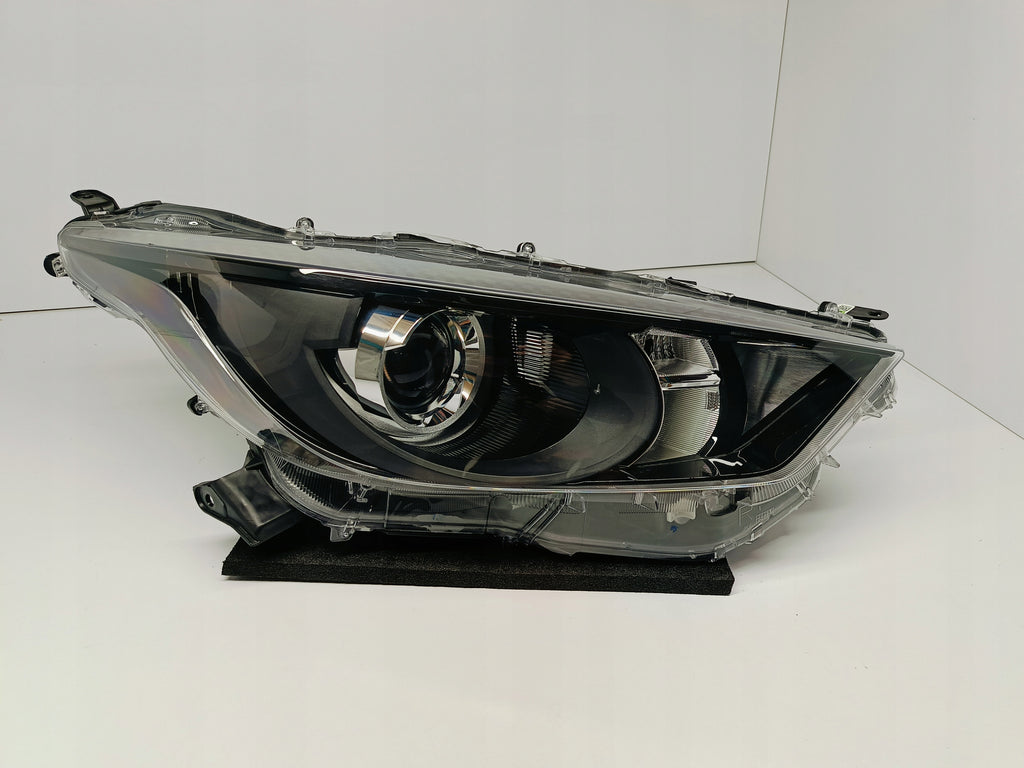 TOYOTA YARIS IV 4 P21 19-LAMPA REFLEKTOR PRAWY PRZÓD SOCZEWKA KOITO K0-6 EU