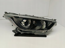 Load image into Gallery viewer, TOYOTA YARIS IV 4 P21 19-LAMPA REFLEKTOR PRAWY PRZÓD SOCZEWKA KOITO K0-6 EU