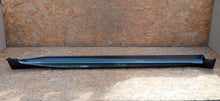 Laden Sie das Bild in den Galerie-Viewer, TOYOTA AVENSIS T29 15- PRÓG NAKŁADKA PROGU LISTWA PROGOWA PRAWA 75851-05050