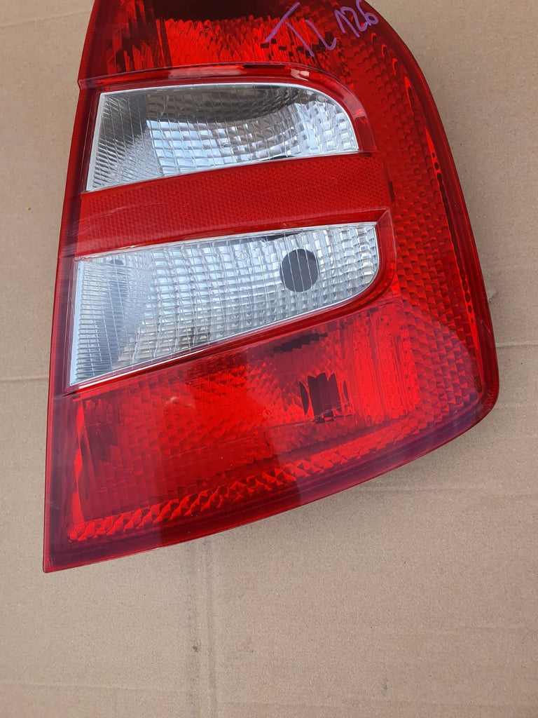 SKODA FABIA HB 99-04 LAMPA TYŁ TYLNA PRAWA ZSB6Y6945096B 6Y6945112B