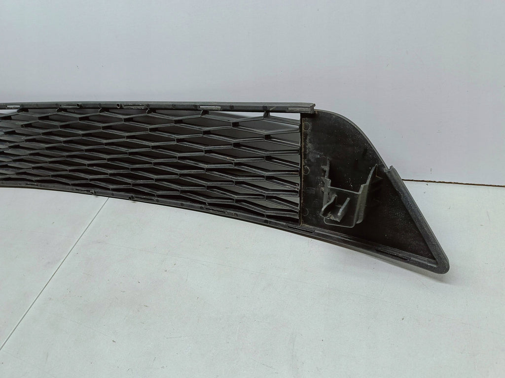 Seat Toledo IV 4 12- KRATKA ŚRODKOWA DOLNA ATRAPA ZDERZAKA PRZÓD 6JA853677