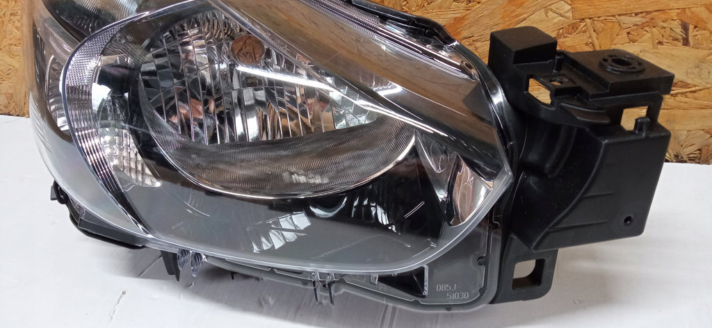 MAZDA 2 II DJ 14- LAMPA PRAWA PRZÓD PRZEDNIA PRAWA ZWYKŁA DB5J-51030