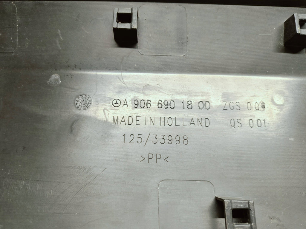 Mercedes-Benz Sprinter W906 06- Schiebetürleiste rechts A9066901800
