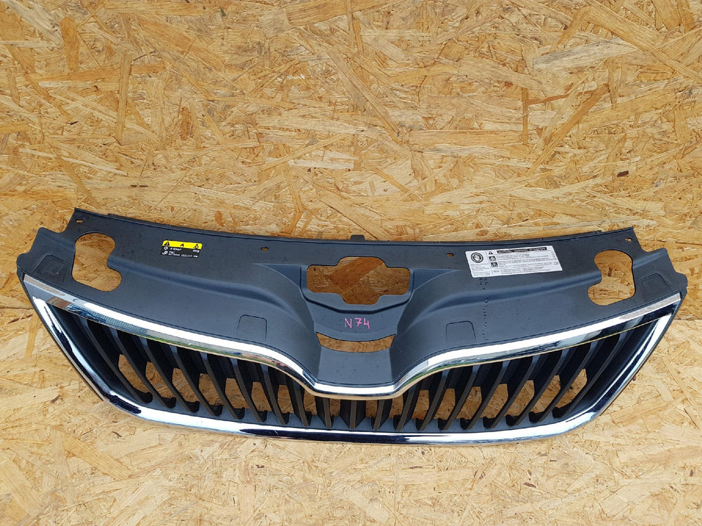 SKODA RAPID 12- ATRAPA GRILL KRATKA ZDERZAKA PRZEDNIEGO CHROM 5JA853668